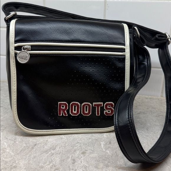 Roots Handbags - Roots Black and Cream Shoulder Bag
